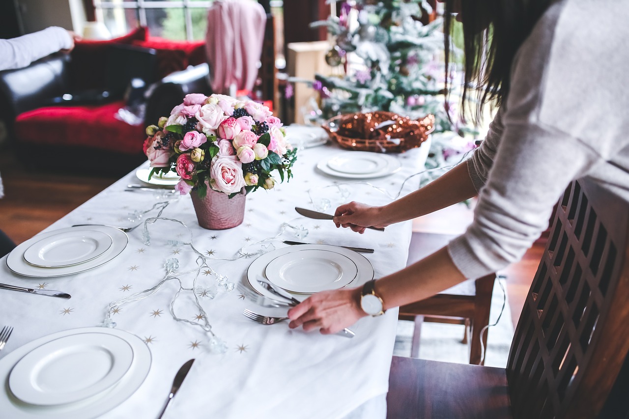Feeding a Crowd Without Losing Your Mind: Slow-Cooker Strategies for Gatherings